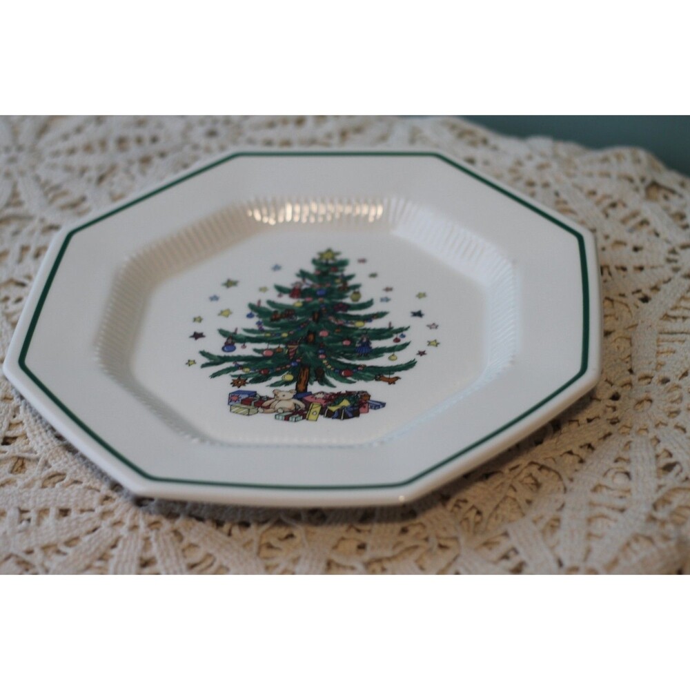 ceramic dinner plate from the Nikko Christmastime holiday collection